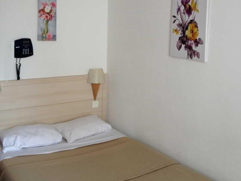 Hotel Vieille Tour روان المظهر الخارجي الصورة